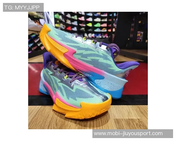 库里圣诞配色CurrySeries7球鞋曝光球鞋博主分享独特设计细节 库里圣诞配色CurrySeries7球鞋曝光球鞋博主分享独特设计细节