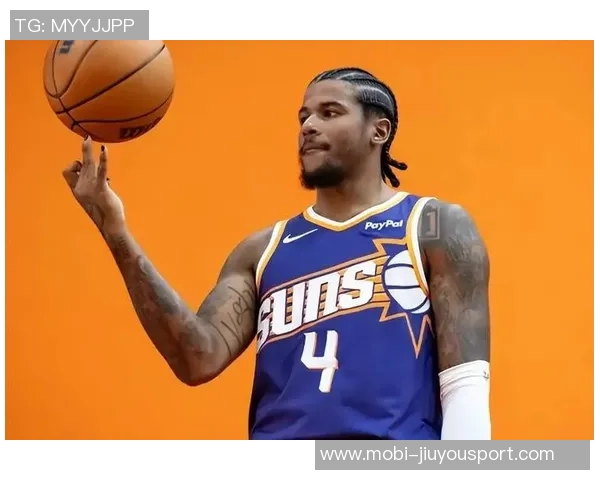 杰伦格林高中球衣退役仪式太阳主教练与新队友齐聚祝贺 杰伦格林高中球衣退役仪式太阳主教练与新队友齐聚祝贺